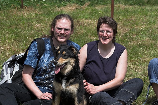 Dom, Beate und Suki beim Htehundetreffen in St. Andreasberg, Juni 2006